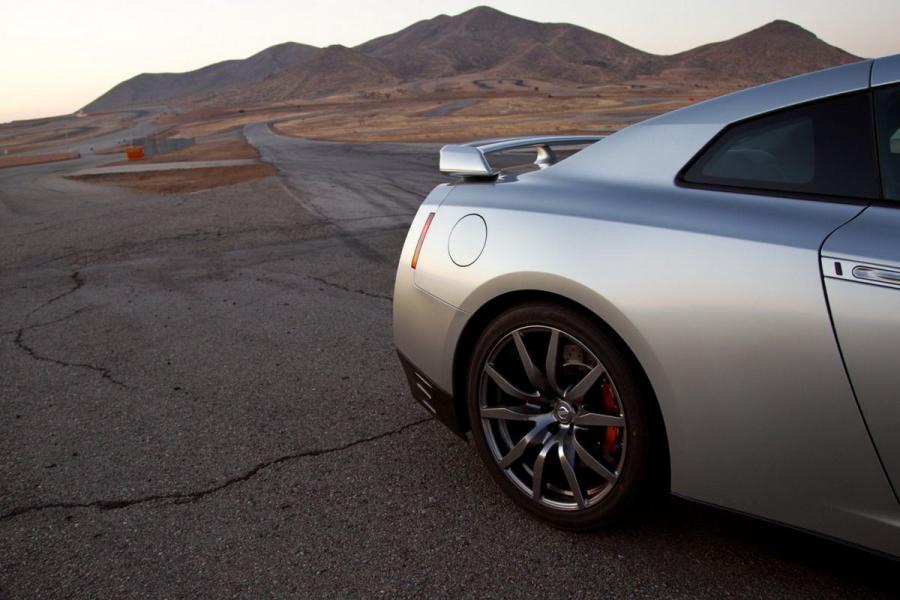 Nissan GT-R Premium 2013 года  (фото 22 из 36)